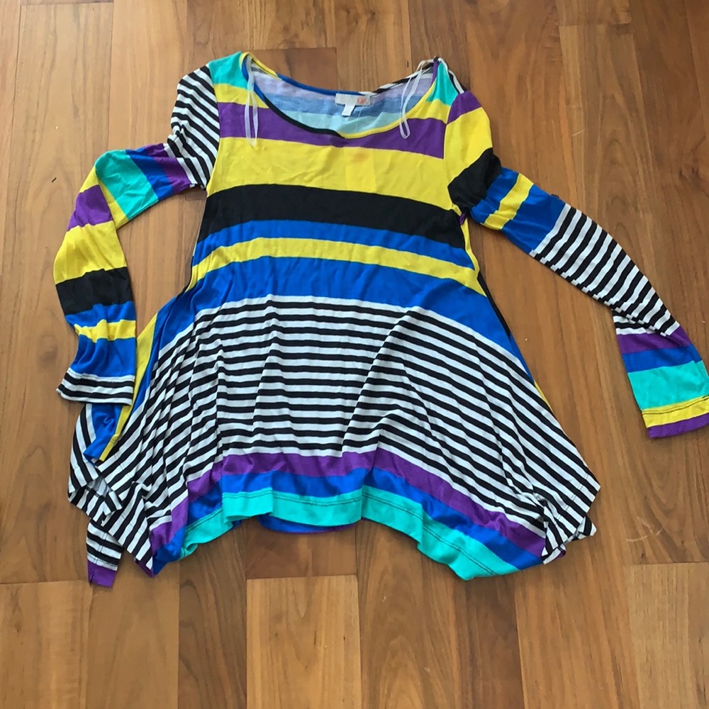 Make a statement with this shirt NWT
